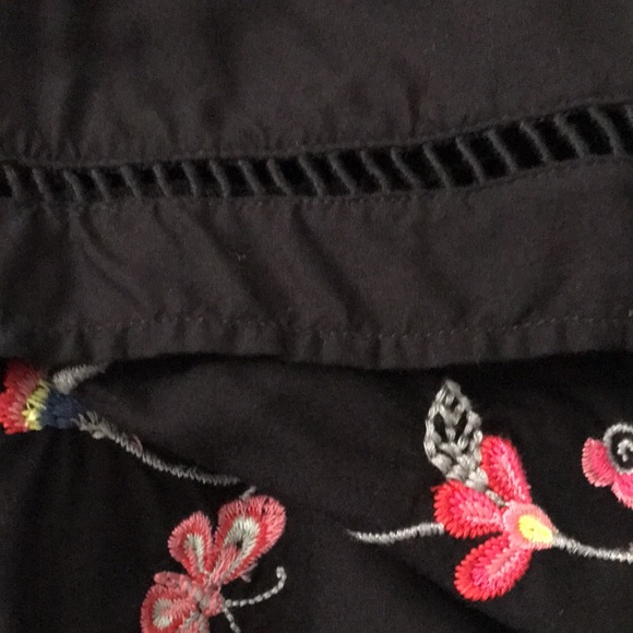 Embroidered Top - Picture 3 of 4